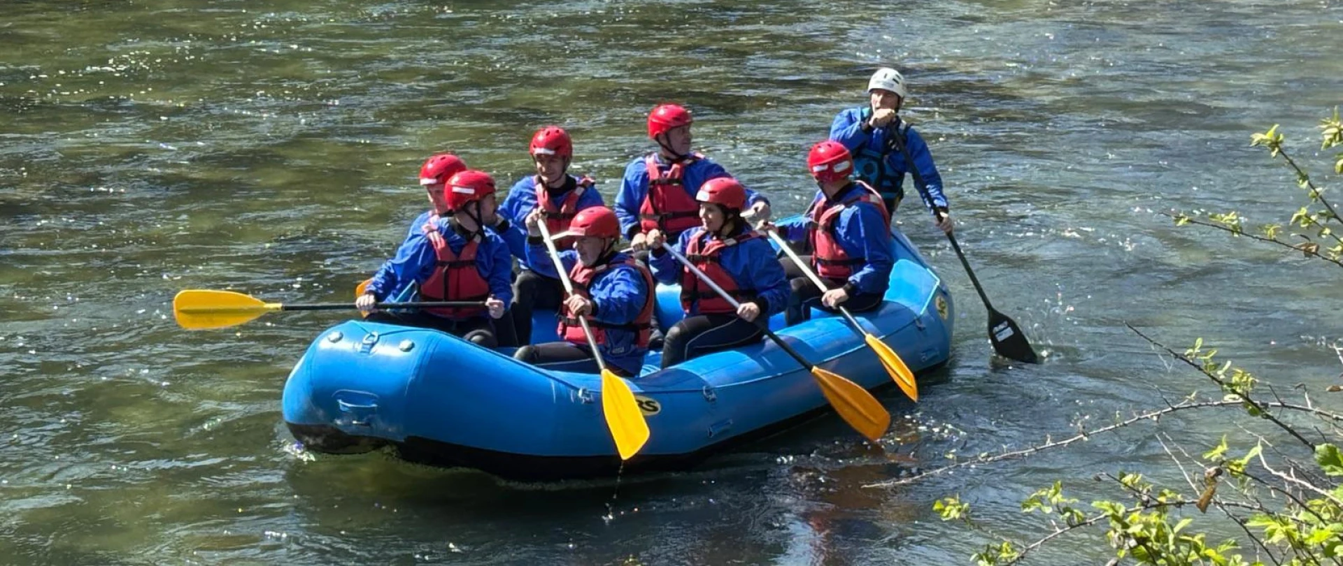 Team building in Rafting